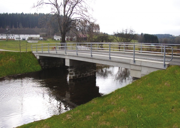 Hehenberger Beton-Fertigteilbrücke